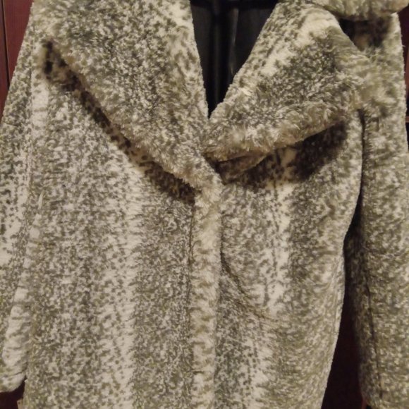 Faux fur coat - Picture 3 of 4